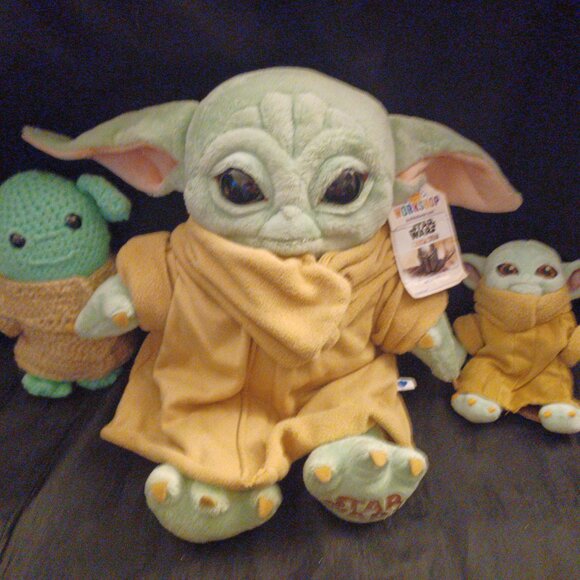 NWT Build A Bear Star Wars The Mandalorian Baby Yoda w/. 2 Xtra Plushies - Picture 2 of 6